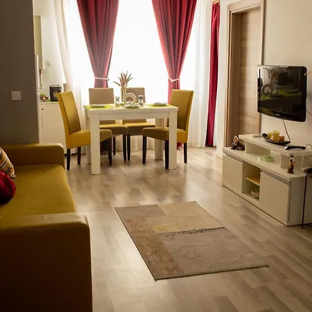 Summerland-mamaia * Mamaia