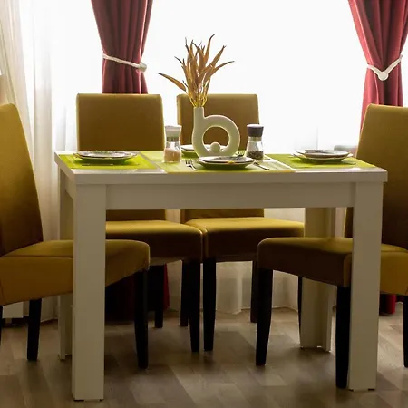 Summerland-mamaia * Mamaia