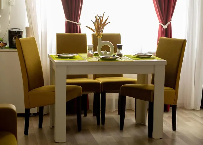 Summerland-mamaia * Mamaia